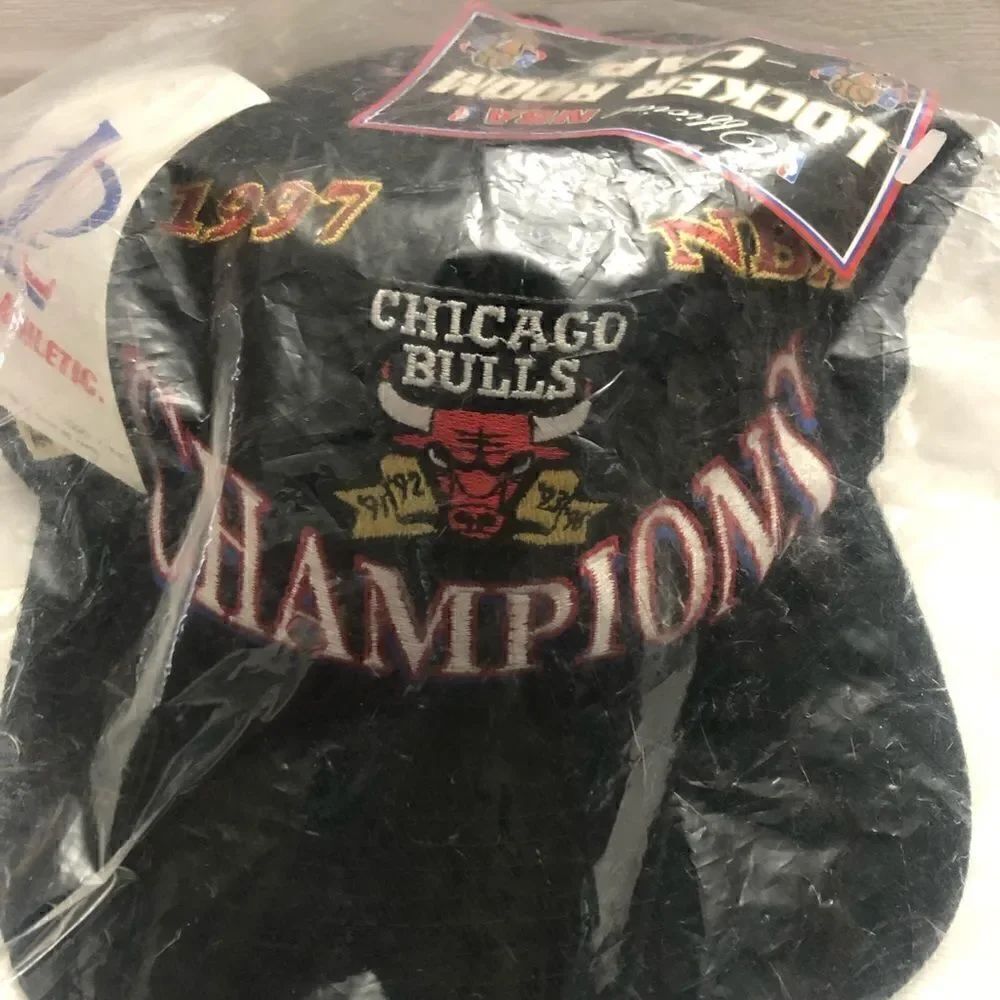 Vintage Chicago bulls 1997 championship snap back hat NWT